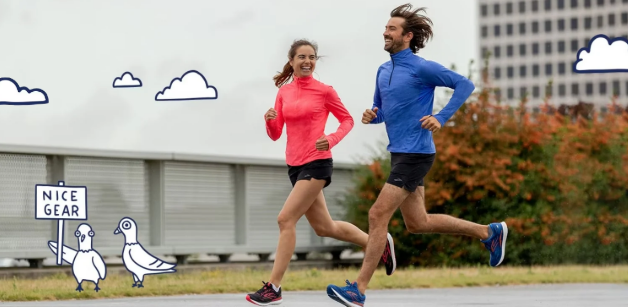 一緒にジョギングしている男女